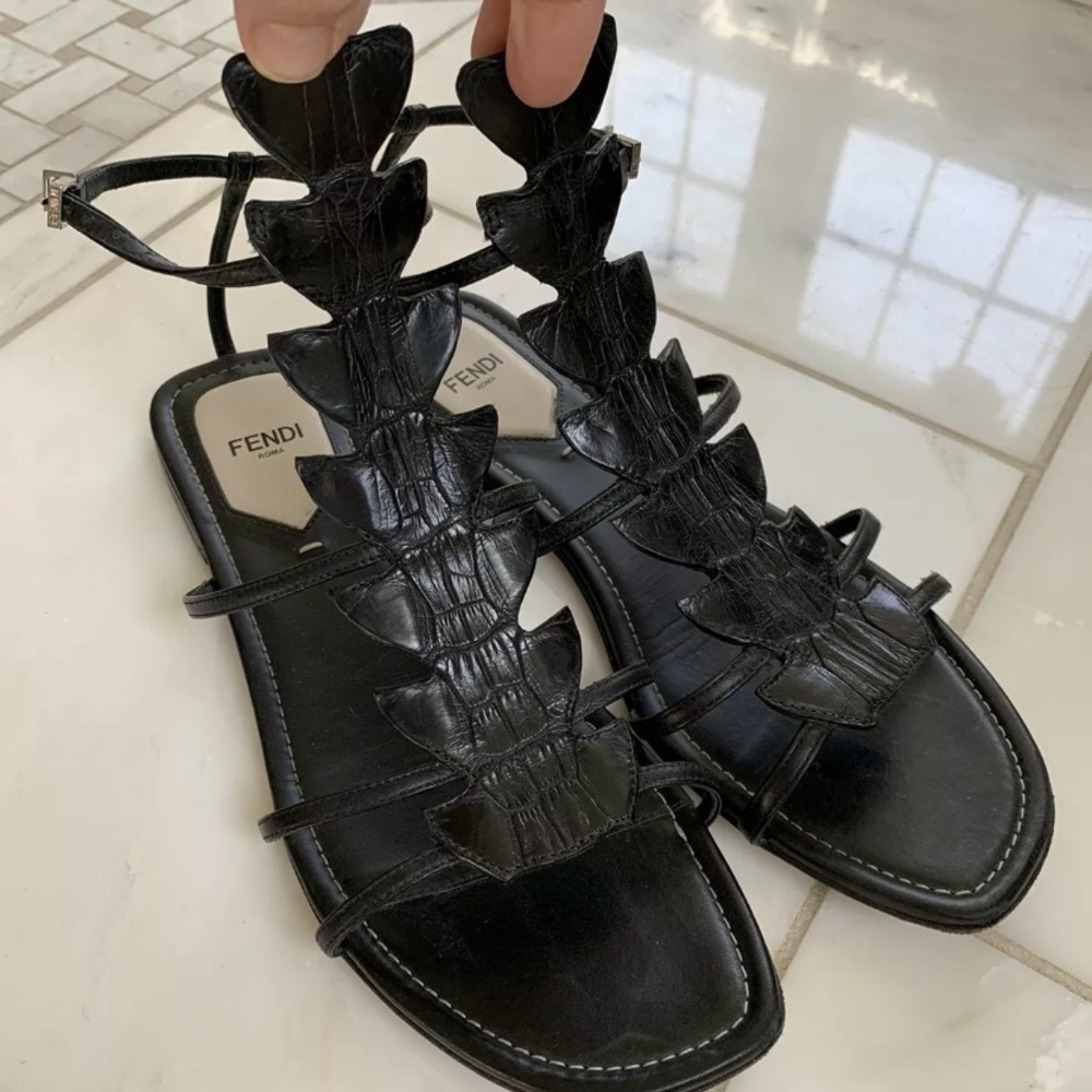 Fendi 8.5 38.5 alligator sandals black